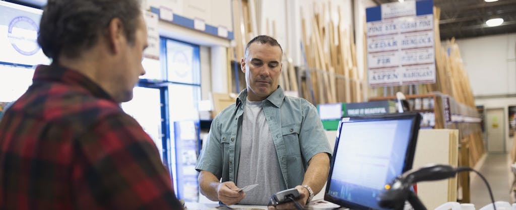 Man purchasing something, aware of what his purchase APR is